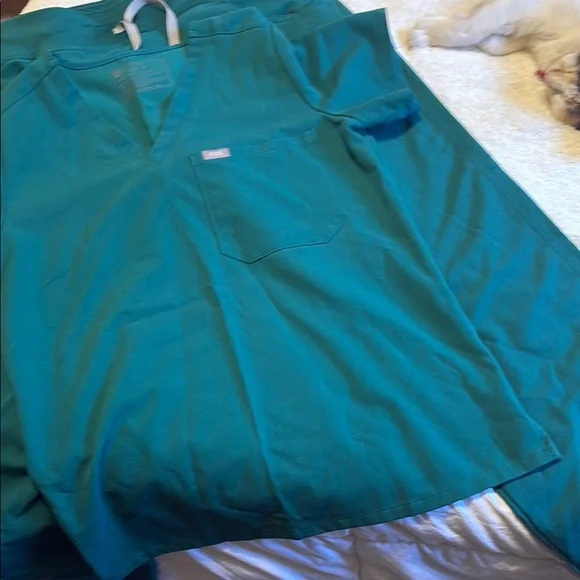 Figs Jade Green Scrub Top - Picture 8 of 8